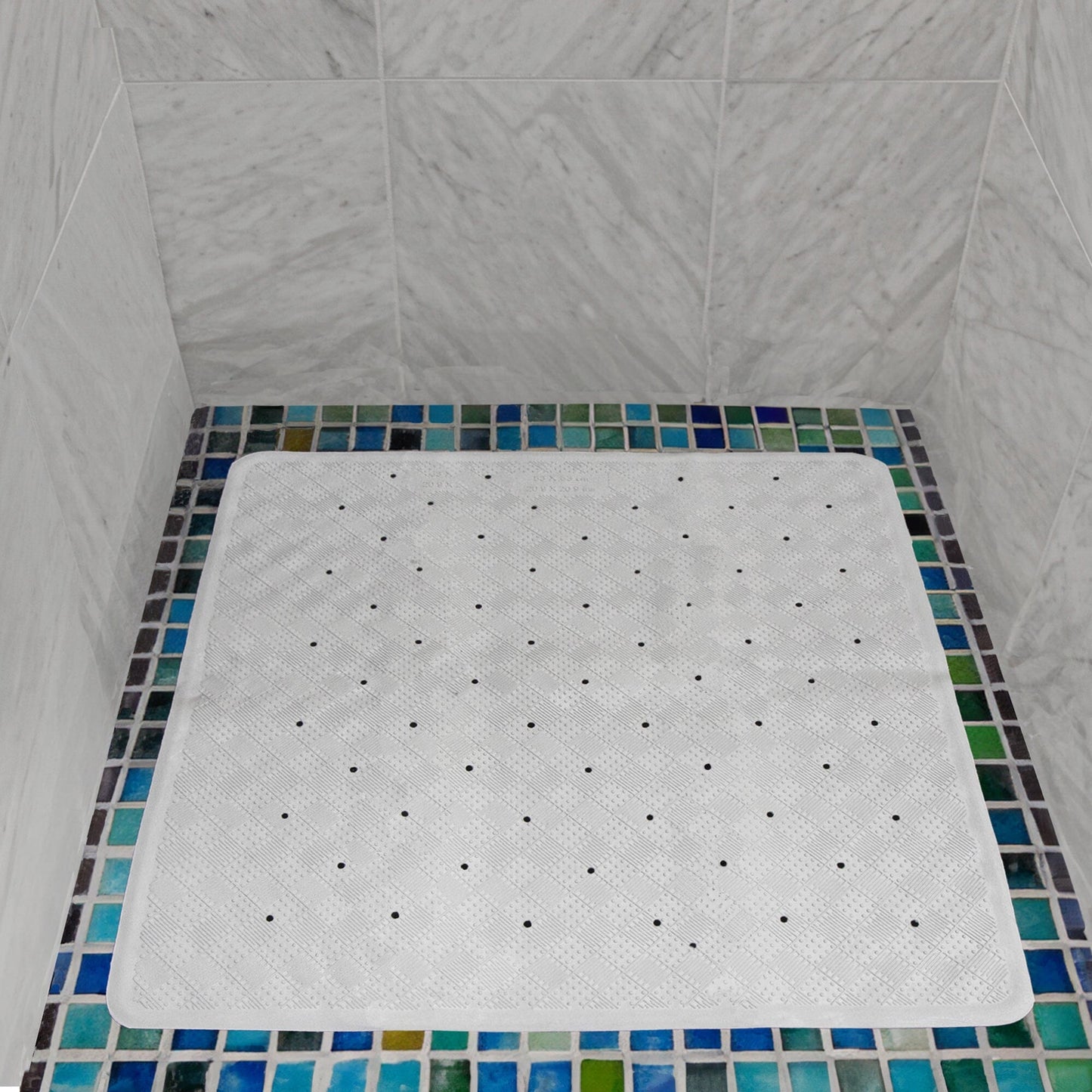 Anti-Fungal Rubber Shower Mat Lifefstyle in the Bathroom