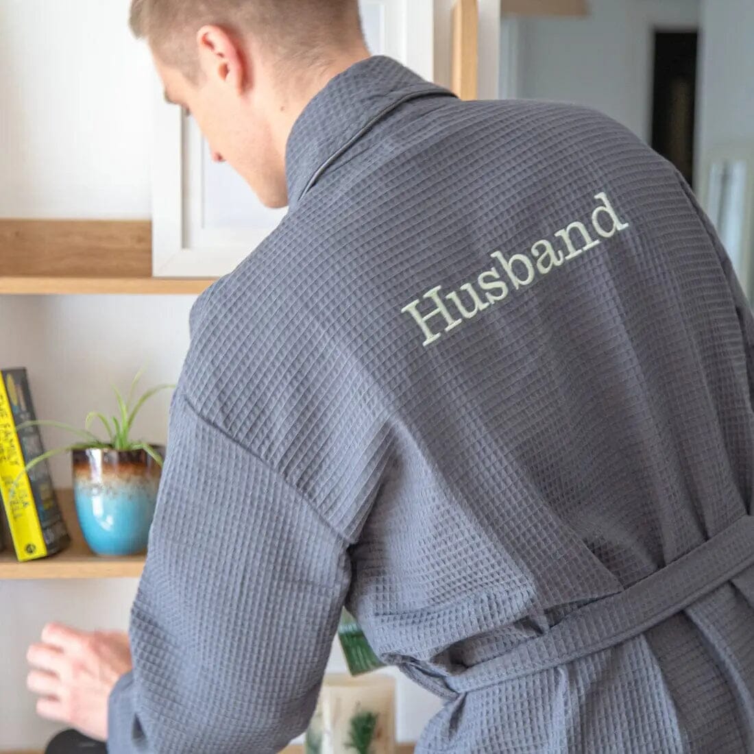 Male model back of robe embroidery